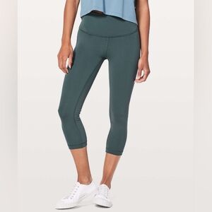 Lululemon - Wunder Under High Rise Crop 21" Luxtreme - 6 - Gravity Blue  - EUC
